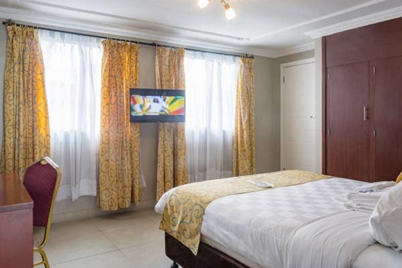 Hotel La Falaise Bonanjo Douala Bagian luar foto