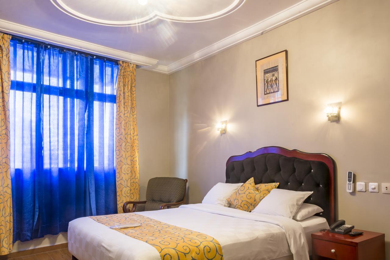 Hotel La Falaise Bonanjo Douala Bagian luar foto