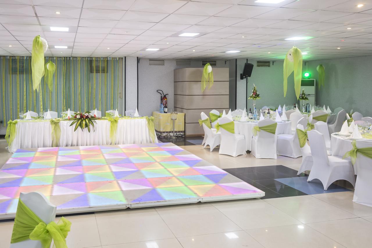 Hotel La Falaise Bonanjo Douala Bagian luar foto