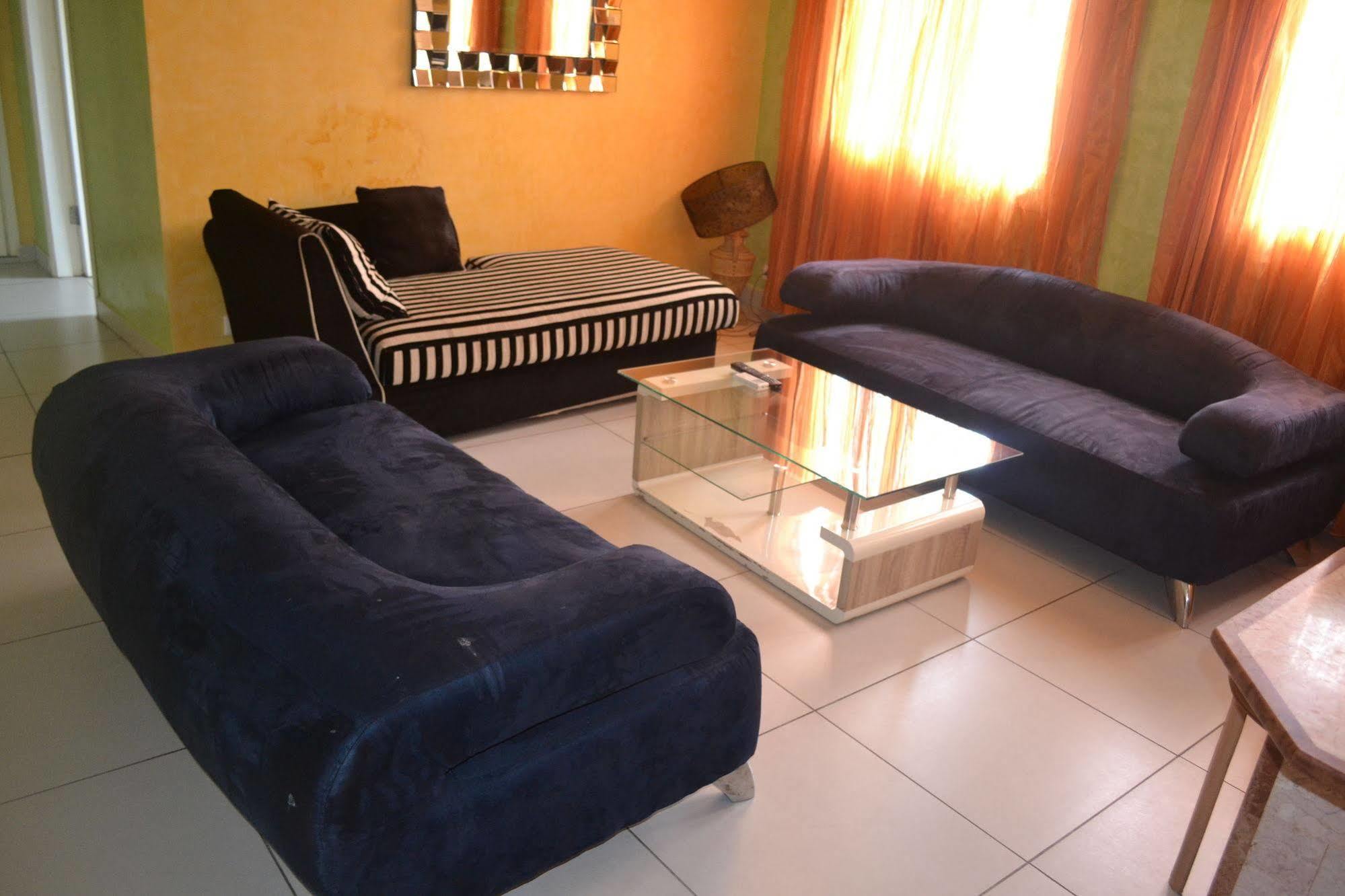 Hotel La Falaise Bonanjo Douala Bagian luar foto