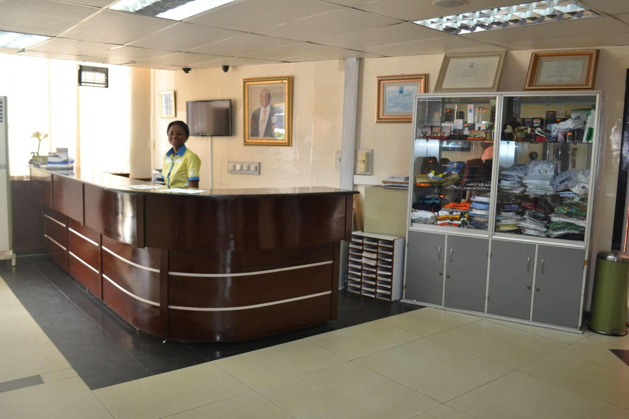 Hotel La Falaise Bonanjo Douala Bagian luar foto