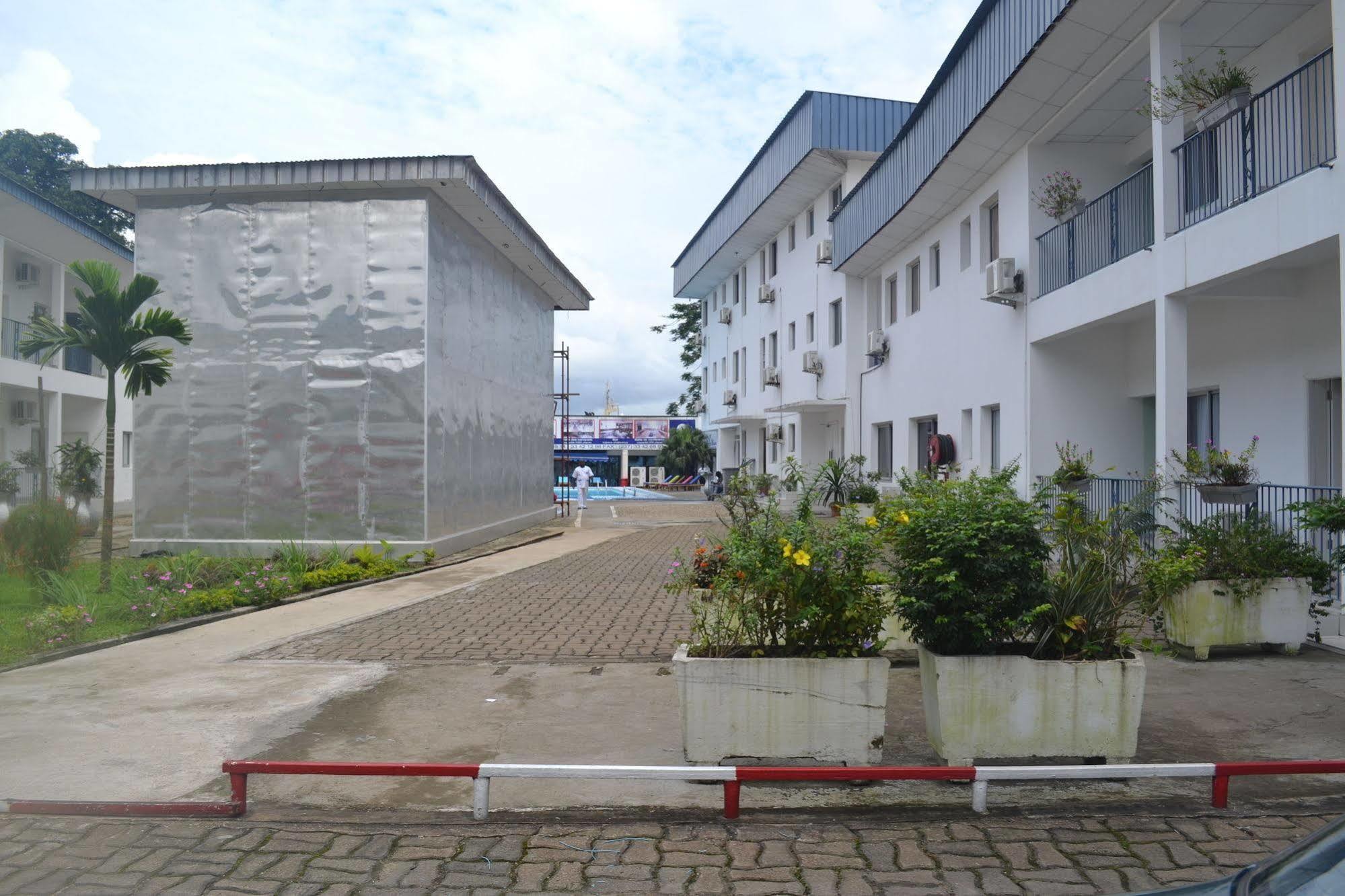 Hotel La Falaise Bonanjo Douala Bagian luar foto
